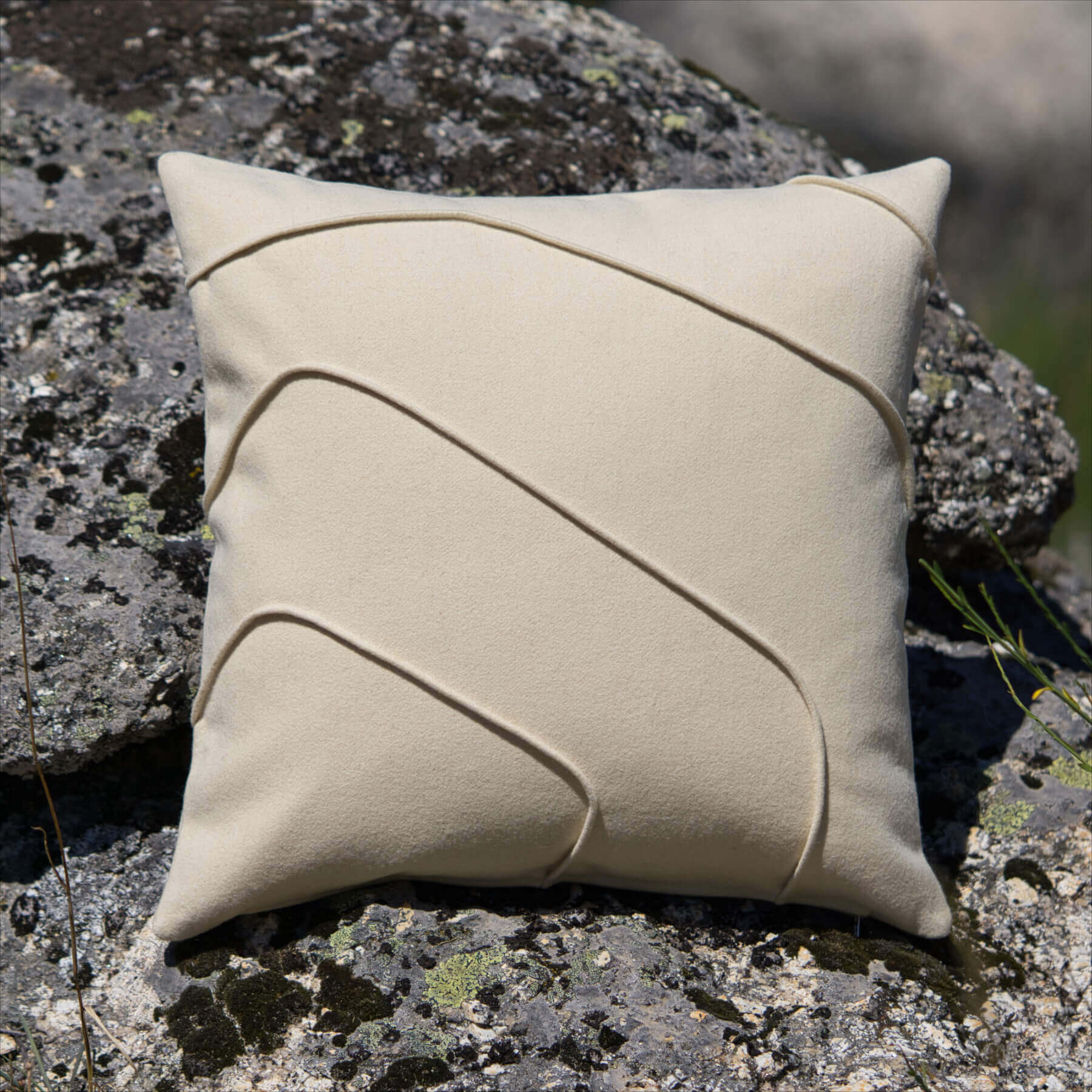 Decorative Cushion Mountain Rose 45 x 45 cm, 100% Sheep's Wool