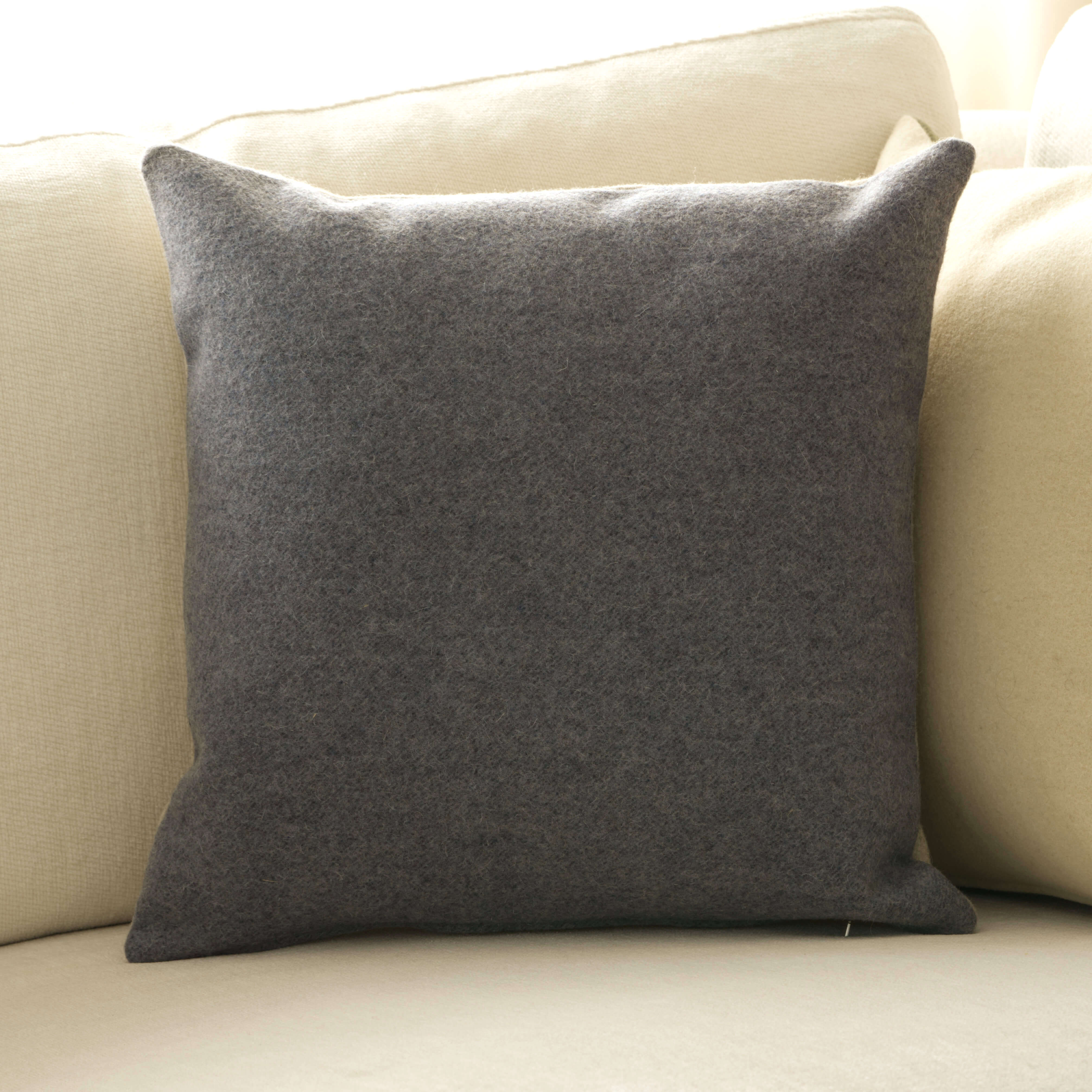 Decorative Cushion Bicolor 40 x 40 cm, 100% Sheep Wool – Double-Sided: Denim & Light Sarrubecco